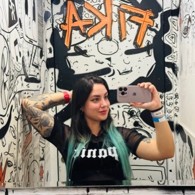 vickfiles's profile picture. she/her • iOS dev and full-time nomad 👣 🗺️ ✿ #PokemonUnite