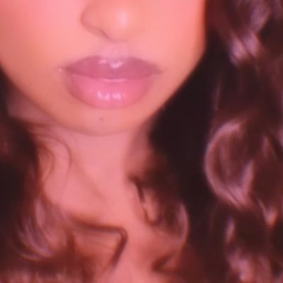 KisiwiKawaiii's profile picture. 𝑩𝒂𝒓𝒃𝒊𝒂𝒏𝒂 🎀 | #spoiled + yapper