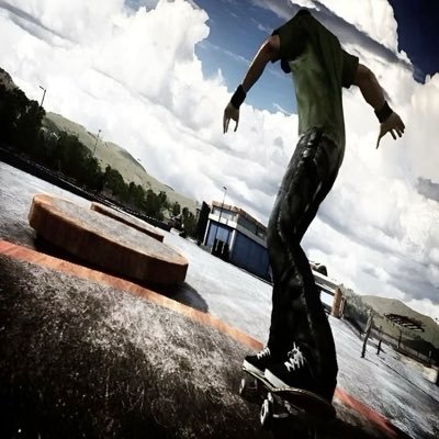 hambrukkkk's profile picture. salut, poisson, utilise whatsap et msn, Facebook et Skype seulement le weekend