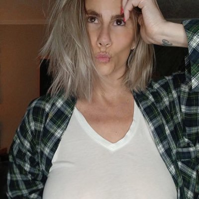 sarah_marshal12's profile picture. Proud Mom🤱🥺 of a Cancer Warrior!🎗️🎗️ #FCancer #KodyStrong #MommaOnAMission🖤💋🖤 Everything funds my son chemo trips🎗️