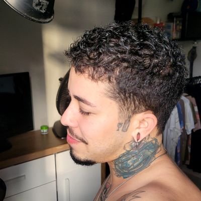 aquelebe's profile picture. em caso de incêndio, se deixe queimar                    |      ele/dele

Habblet: Begui