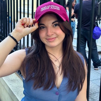 meilingeras's profile picture. 22| Politóloga UBA💜Coordino Estudiantes Organizados. Cuando la educación no es esencial, la ignorancia se vuelve política pública 🇦🇷