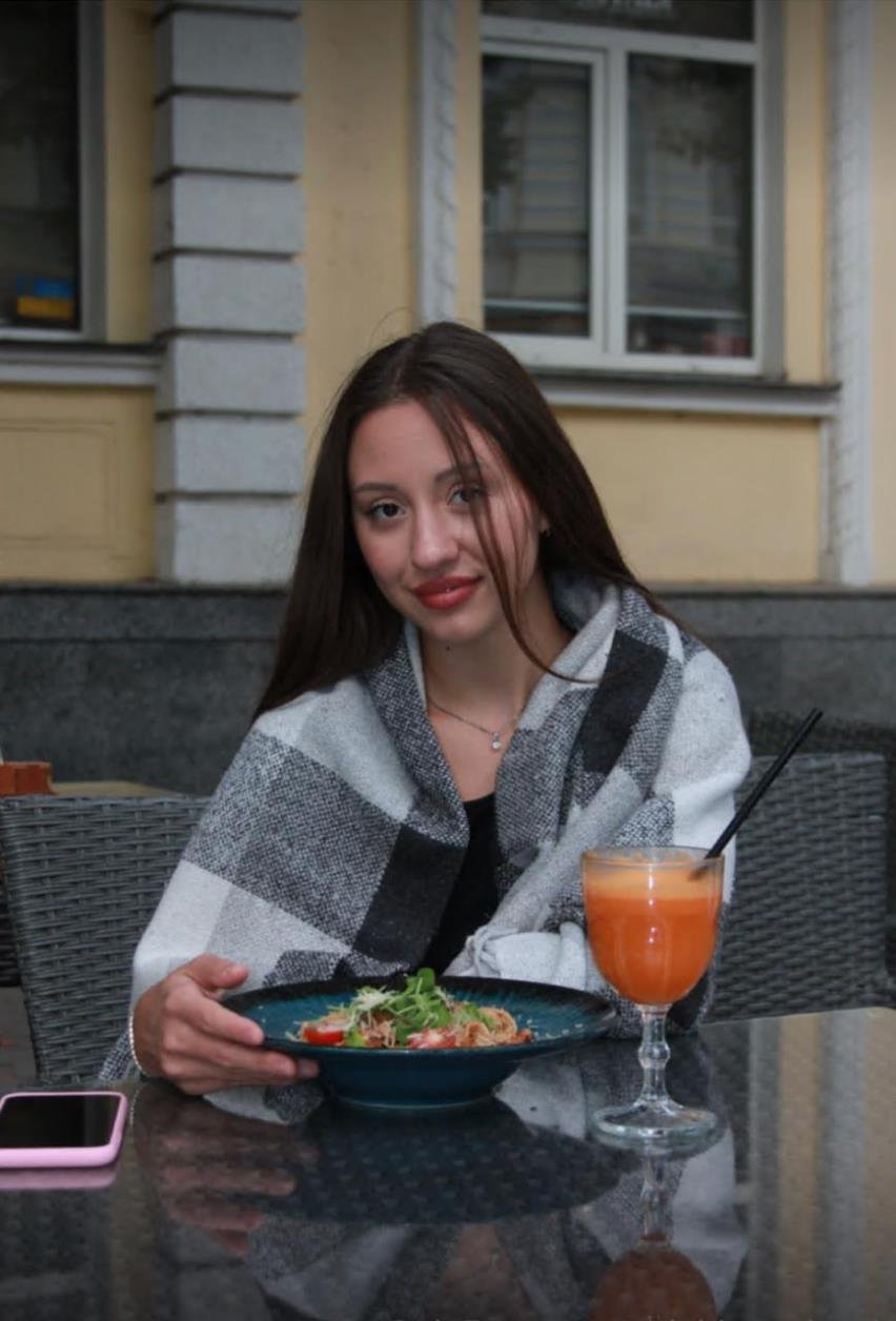 MireilleHa15534's profile picture. ☕ @B1ankalove stillness doesn’t hide — it highlights.