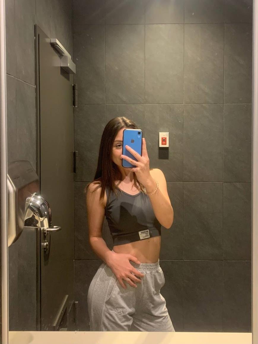 niki_mana59424's profile picture. 💋 The quietest moments leave the biggest marks 🌸 💫 @B1ankalove