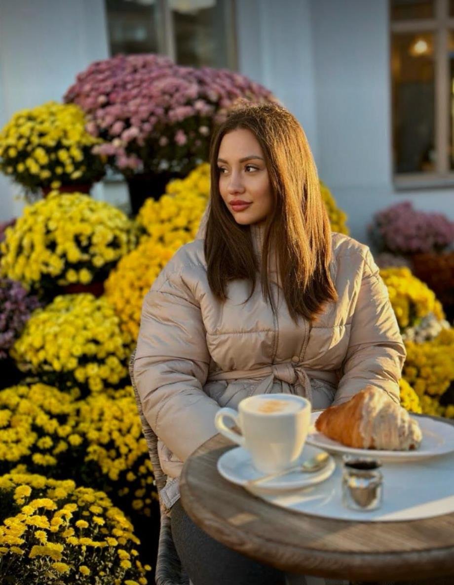 raelene25259's profile picture. ☕ focus is my favorite kind of flex @B1ankalove calm is my crown 💫