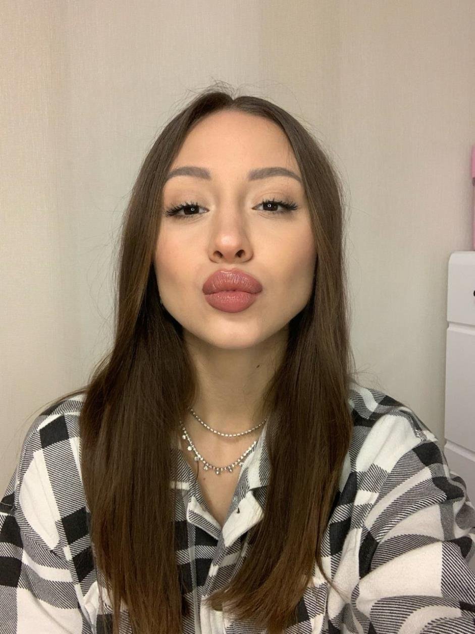 sheron32639's profile picture. 💋 I’m not content — I’m connection @B1ankalove