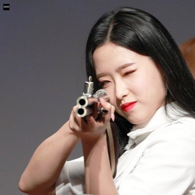 thanzaghours's profile picture. 30s, gemini lesbian, here mostly for thanzag brain rot & kpop girlies