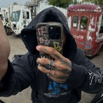 X7Bands's profile picture. SEVEN LIVES #WeNotBeefingYouJustBroke.