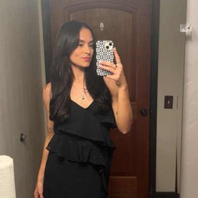 saritarcruz's profile picture. out of pocket, but always in my bag