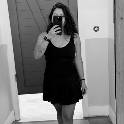 ptitcolibrinoir's profile picture. Y yo que no soy más que un mar de dudas, que sola con mis sombras me tropiezo…