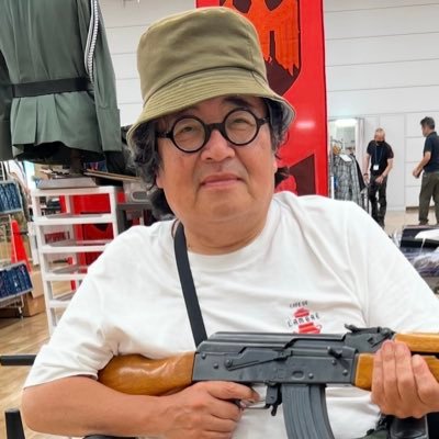 kot_sak6's profile picture. 好きなもの 、妻との暮らし、コーヒーを飲むこと、映画を観ること、二輪車(もう乗れない)、銃器、ギター(もう演奏しない)、電動車椅子の操縦  訳あって娘たちと絶縁中