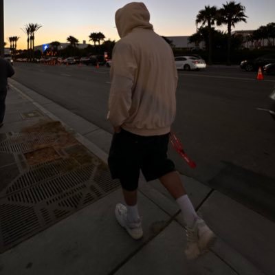 _de37's profile picture. desde hace años no sé ni por qué vivir