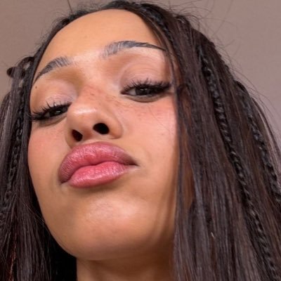manoniverse's profile picture. 