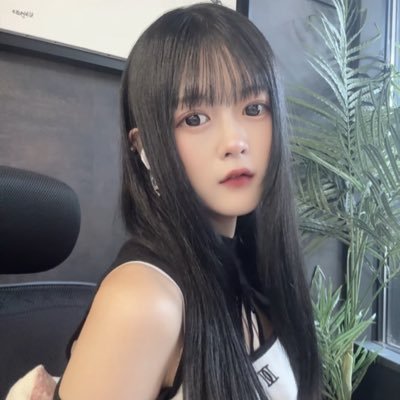 UTxTU_O97's profile picture. 元アイドル 現役 番組プロデューサー🅿️ たまにココで会えます🍛➡️ @himitu_green インスタフォロー待ってます🫶🏻