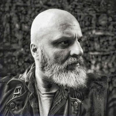 DeLaCuenca__'s profile picture. El abismo no nos detiene, el agua es más bella despeñándose. Ⓐ