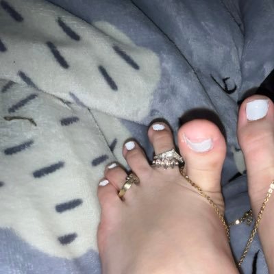 FeetSelling_hmu's profile picture. im selling feet content but if you want to help me financially hmu. i do not want scammers here