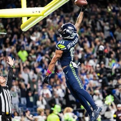 CLorelye's profile picture. #Seahawks 🏈💚💙 MeowMommy😻😺😽😸😽 Pop Culture 🎥 🎵 🎙 📺 #YOUTUBEADDICT & Believer ☝️✝️ celeb gossip is my guilty pleasure. #12thMan