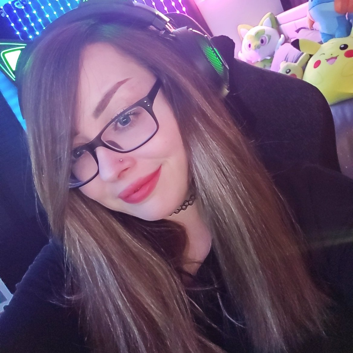 Clairebb01's profile picture. Sweet temptation with a soft heart ♥️ open to pleasure, open to love 💕