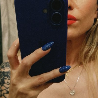 s____p______'s profile picture. live tweeting my own reactions to a dodger game, probably. sorry.
