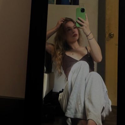 ggoddessElle's profile picture. Hot | Greedy | Demanding | Ebrace your hot brat addiction 25$ initial