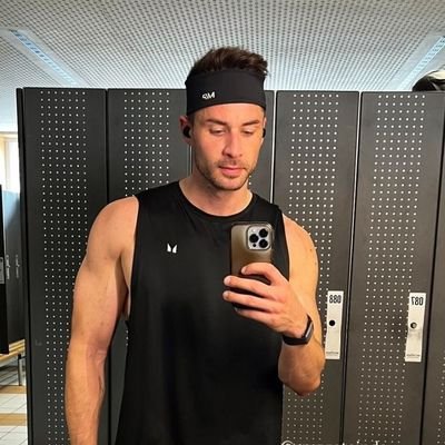 pedro_9_9_9_'s profile picture. 🌫️You were right........................................
🌅The Sky is beautiful..............................
🏞️and it's forever...........................