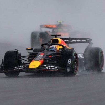 maxthirty3's profile picture. 20, engineer who can yap about tech & code