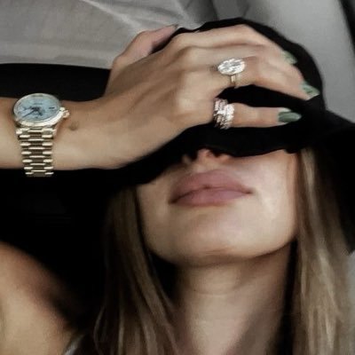 itspoesie's profile picture. 222 ♰