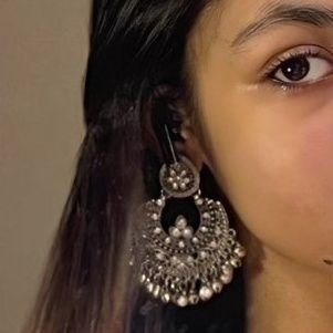 your_trishaa's profile picture. pahuch ke bahar