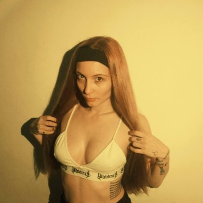 chloejvrsx's profile picture. j’fais des pauses entre deux photos floues
