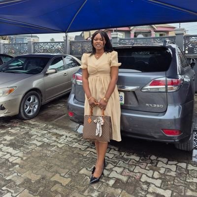 AdunniOba's profile picture. Unbothered, Moisturized en Thriving 🥂
If I were you, I would totally adore me😊🔥