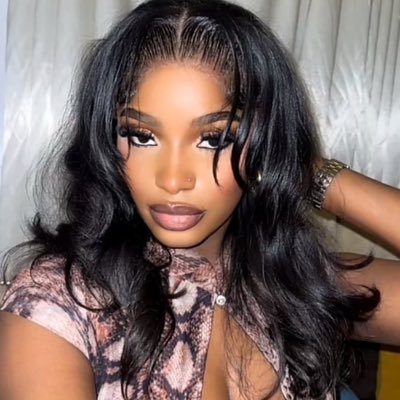 CruzVeee's profile picture. I’m a fangirl to African barbies❤️