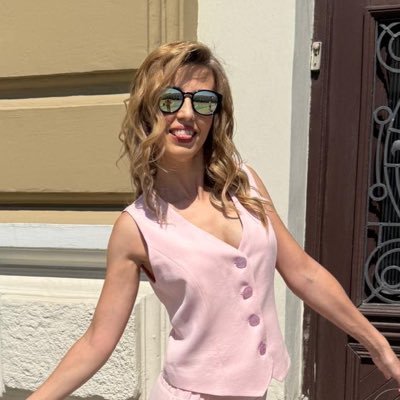 VibeCodeMom's profile picture. 🌸 Reprogramming life, one vibe at a time
💻 Bridging energy + tech with heart
💞 Healing my code. Raising humans.