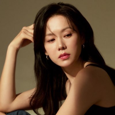 sonyejinpics's profile picture. fan account | for actress son ye-jin | 🎬 film: 𝙣𝙤 𝙤𝙩𝙝𝙚𝙧 𝙘𝙝𝙤𝙞𝙘𝙚 (2025) • netflix series: 𝙨𝙘𝙖𝙣𝙙𝙖𝙡, 𝙫𝙖𝙧𝙞𝙚𝙩𝙮 (2026)