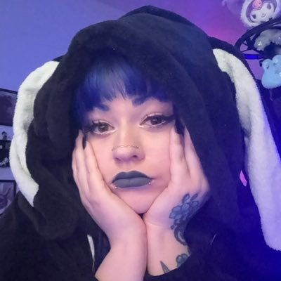 h3artlessbunni3's profile picture. Just your normal everyday tsundere 🖤무정한🖤 U(ㅇㅅㅇ❀)U