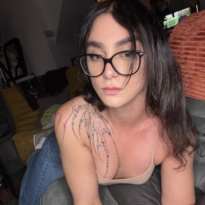 unhinged_siso's profile picture. 