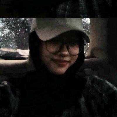 lobuelia's profile picture. ☕️🎧📖