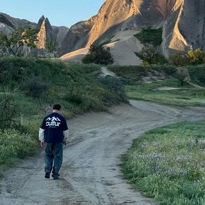 loossseerrrr's profile picture. 22 / her head was found in a driving wheel