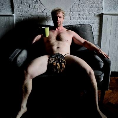 Nick_Zwei_'s profile picture. ✒️Author ~ 🏋🏼‍♂️Fitness ~ 🤘Sexiness ~ 🍍 Free Love🏳️‍🌈.