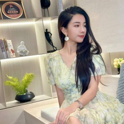 HugoElla07's profile picture. 🍃🦥Travelling, Movie and exploring cultures📚. I am on here for news only. No Porn. 🇨🇭 . No DM