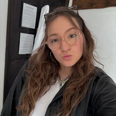 margautee's profile picture. 26y - if I’m not listening to music I’m probably at a show - ♡卌