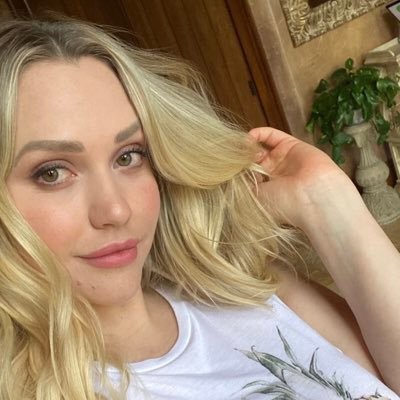 alice_rose19947's profile picture.