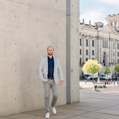 dmauriEU's profile picture. Italian Conference Interpreter & Translator | Italian • German • English • French  |📍Europe