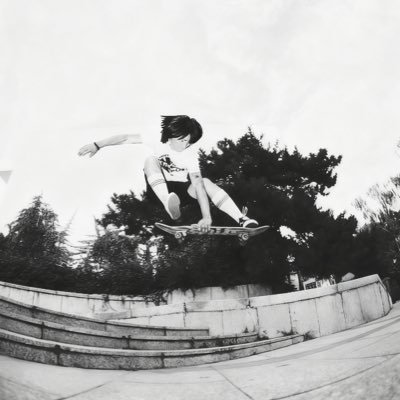 boboslide's profile picture. 跳跳跳 仿佛这爱之中的尘埃
