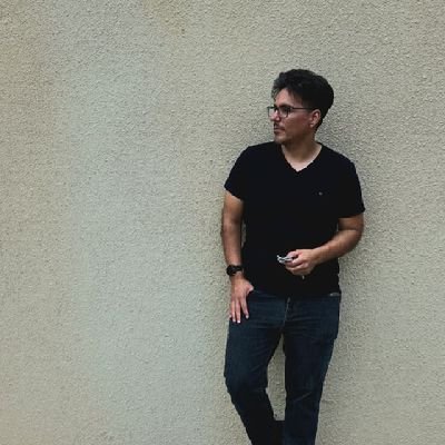 SulioPY's profile picture. Paraguayistan
Escritor, escultor, data analyst y politólogo. Es todo lo que no soy.
Algunas veces cuento historias.