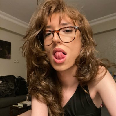 ParisDeLusion's profile picture. Les mauvaises émotions nourrissent la volonté