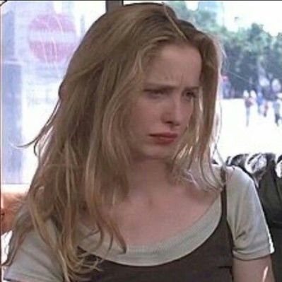 claraphbow's profile picture. 