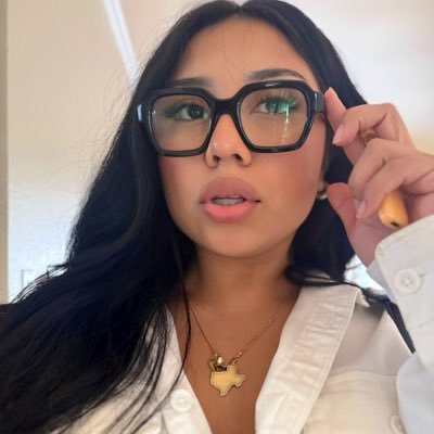 anaaaze's profile picture. pretty girl fan page mostly