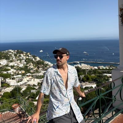 rolyzarat's profile picture. 