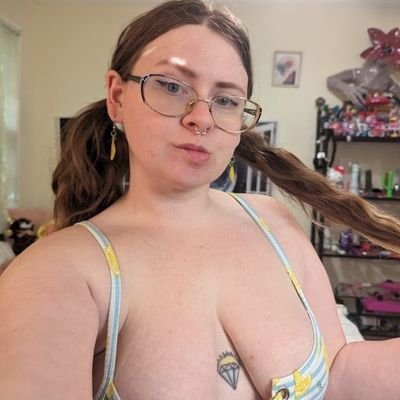 emmawatsonx82's profile picture. Never be alone 🥲