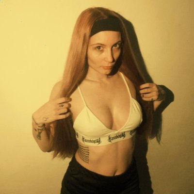 chloeqsnrz's profile picture. j’suis mon propre moodboard